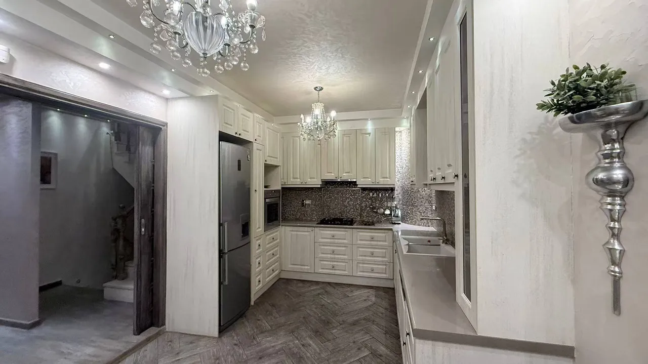 Kitchen with mosaic backsplash