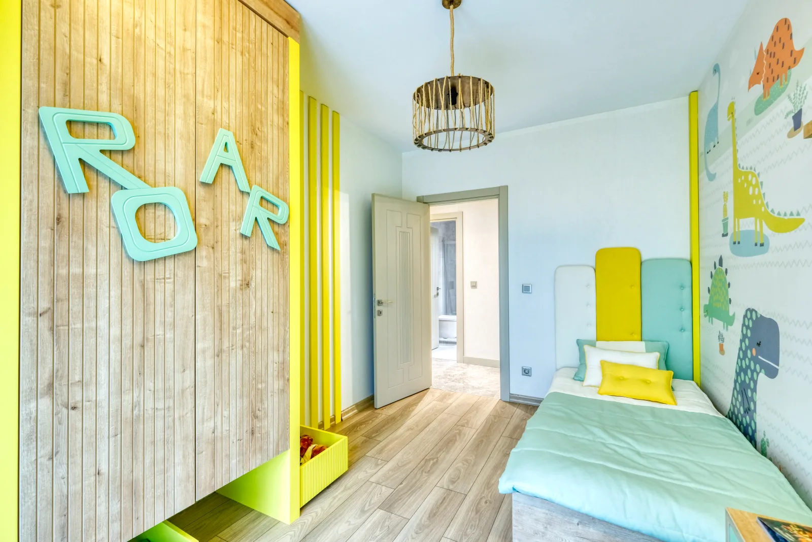 Bakirci Topkapi Sample apartment — pendant lighting over island