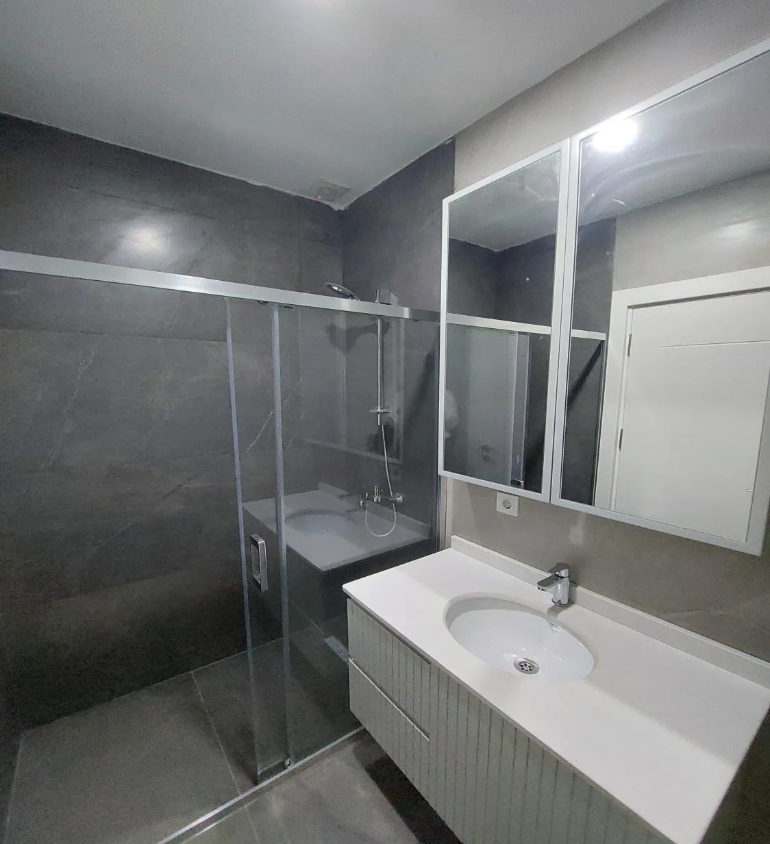 Mega Garden Park Sample residence — guest bathroom